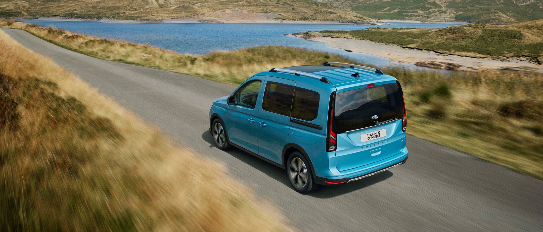 Ford Tourneo Connect front three quarter in countryside