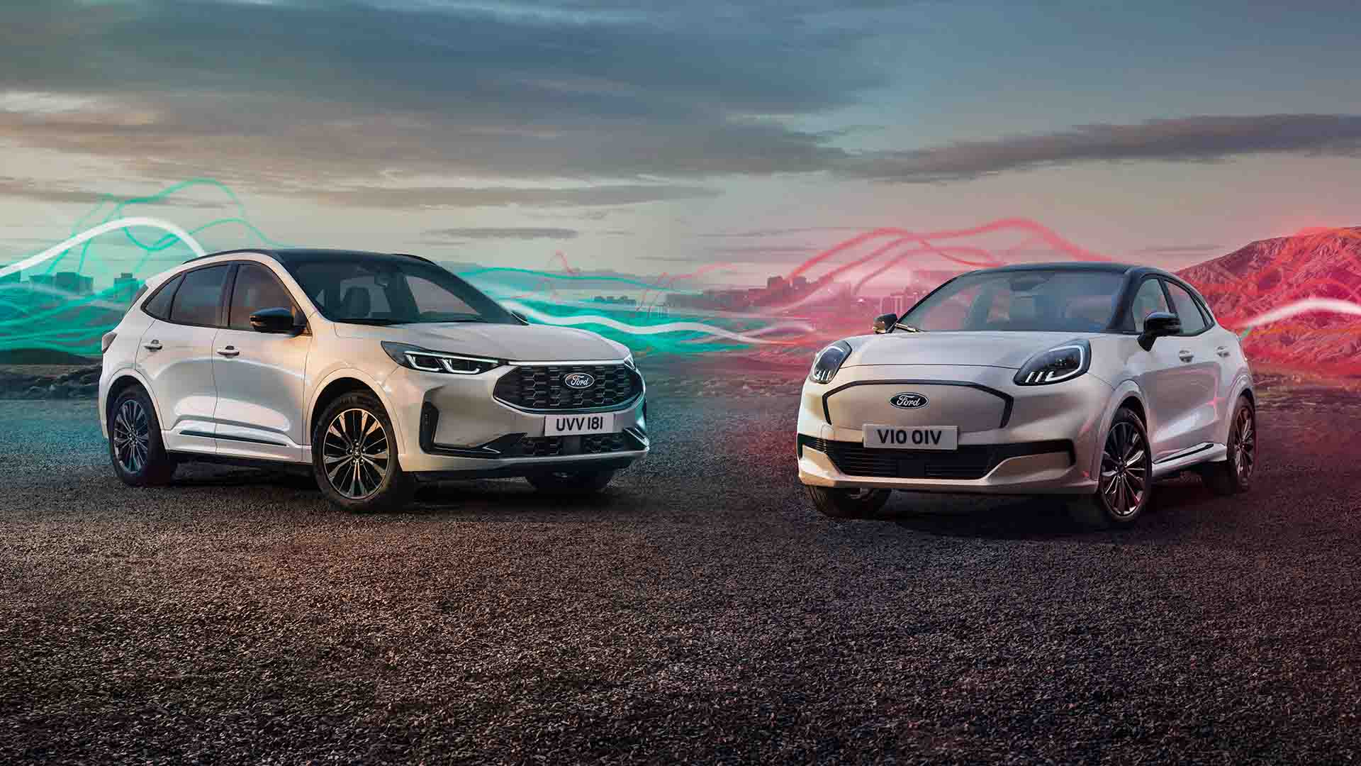 Zaparkované modely Ford Kuga, Ford Puma a Ford Puma Gen-E Sound Edition před graficky znázorněnou zvukovou vlnou.