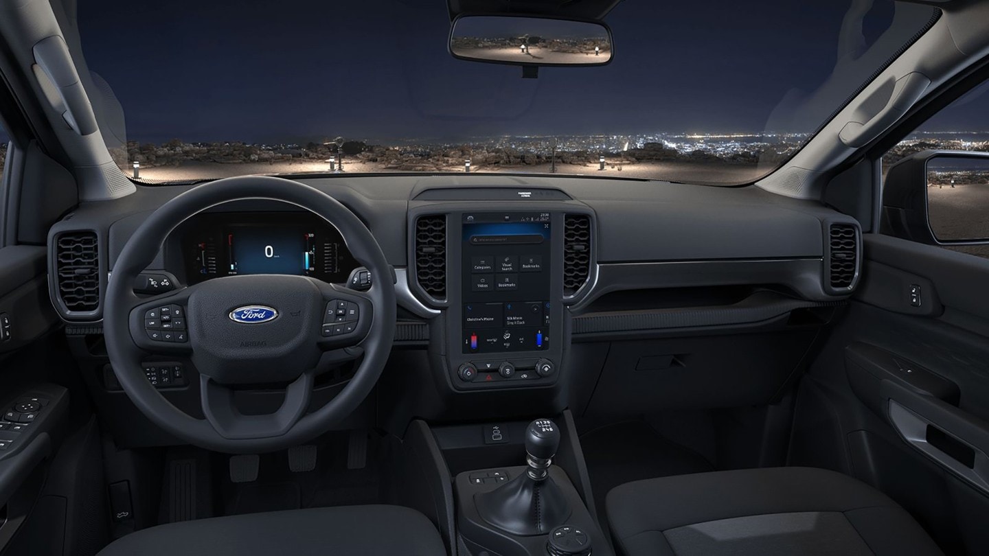 Pohled na interiér s palubní deskou nového modelu Ford Ranger