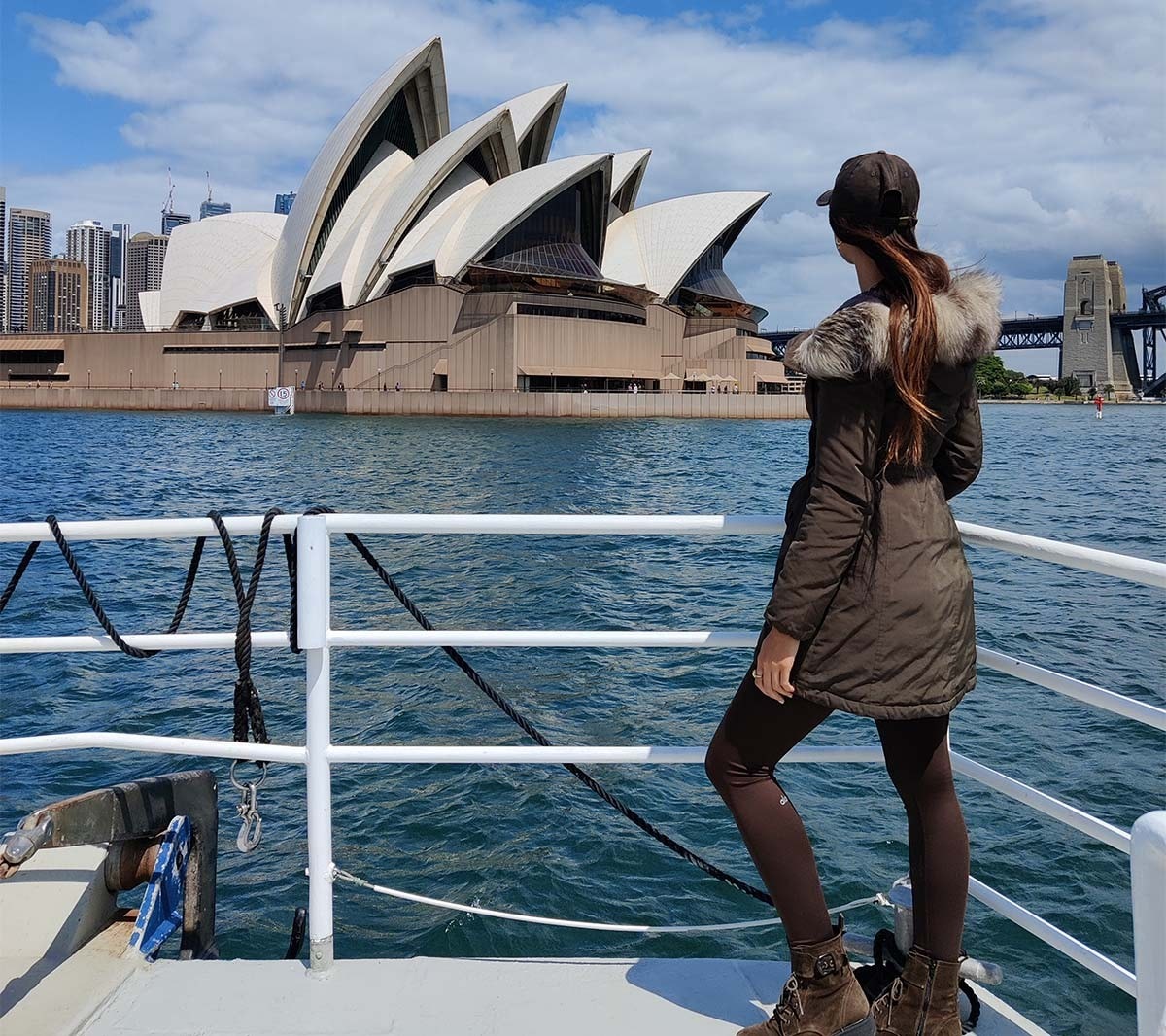 Lexie Limitless obdivuje výhled - Opera v Sydney