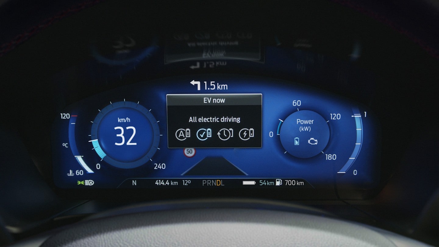 Nový Ford Kuga ST-Line X digtální přístrojový štít
