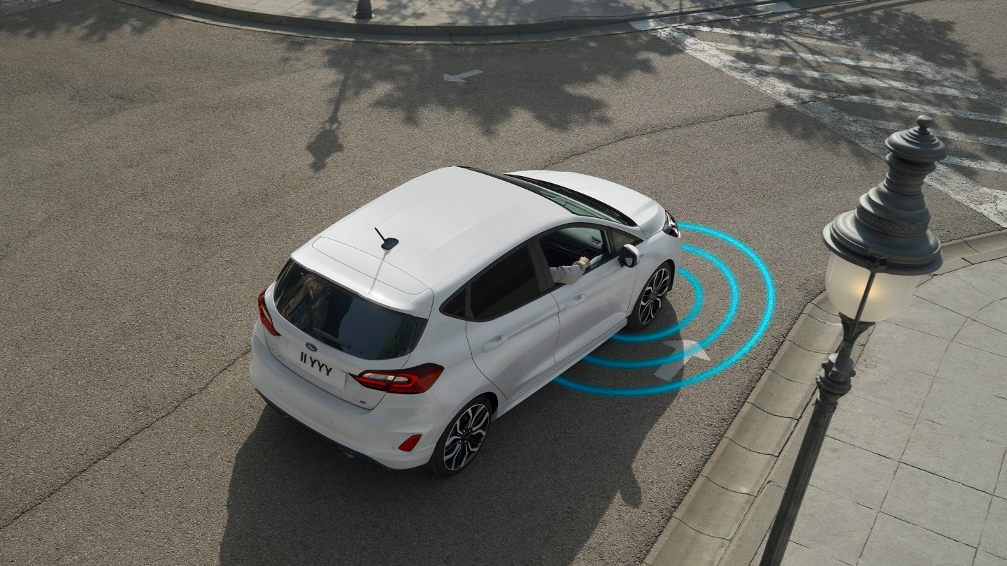 Ford Fiesta se systémem navrácení do jízdního pruhu