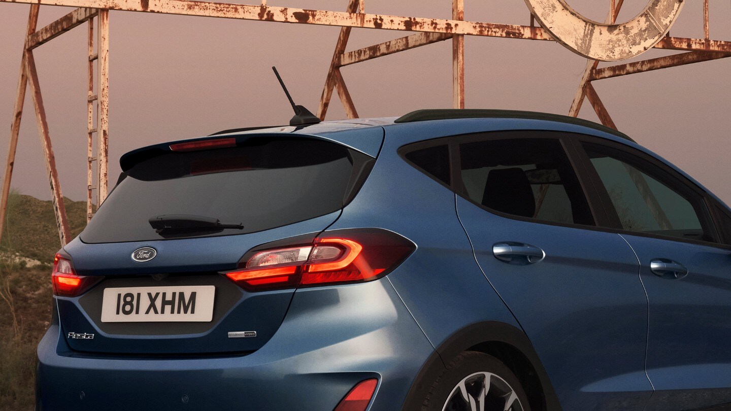 Ford Fiesta Active - střešní ližiny zblízka