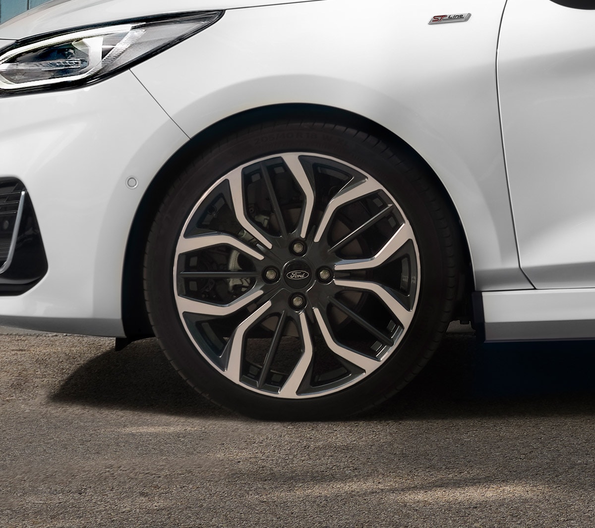 Ford Fiesta exkluzivní kola z lehkých slitin zblízka