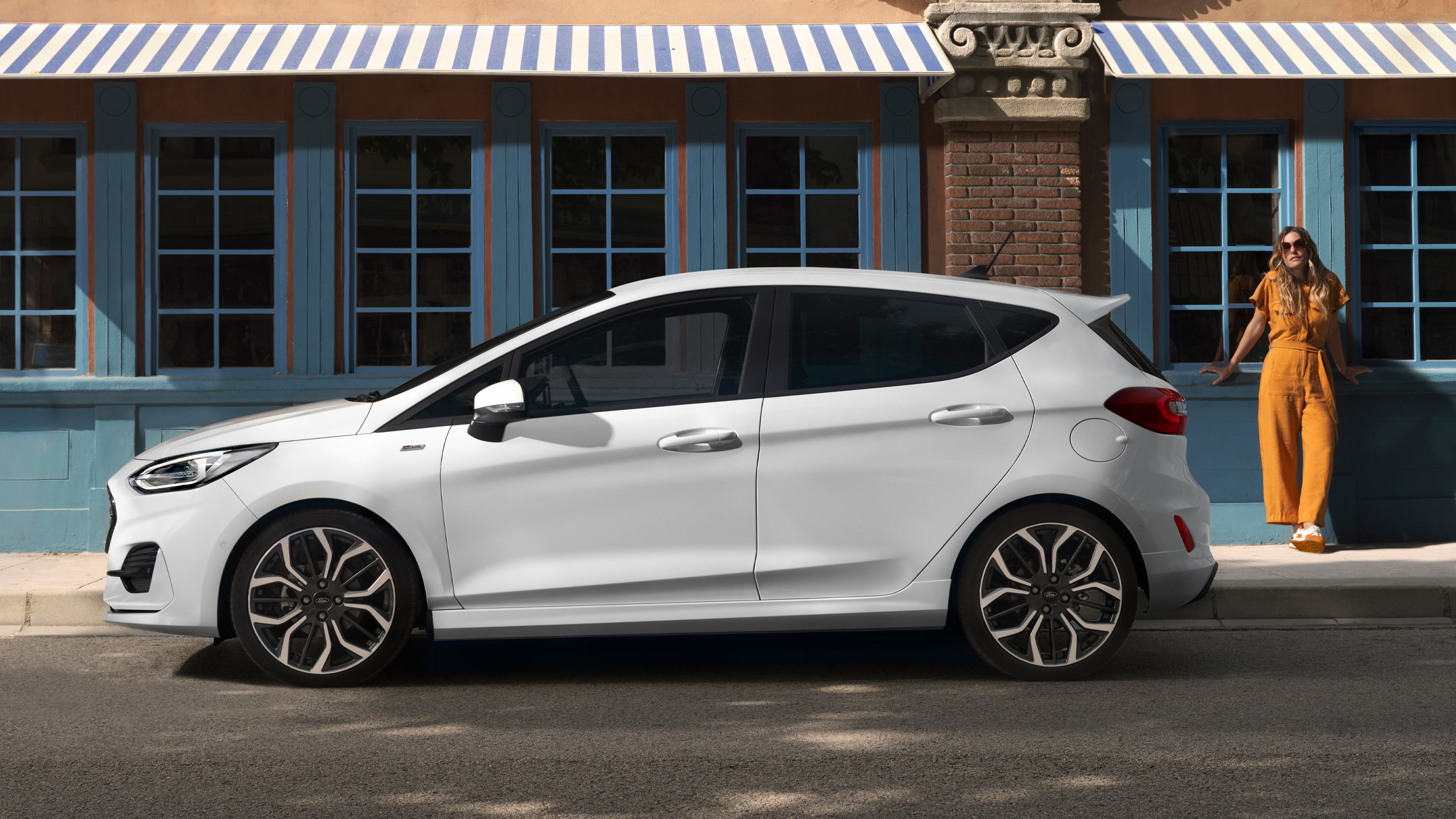 Ford Fiesta pohled z profilu na karoserii