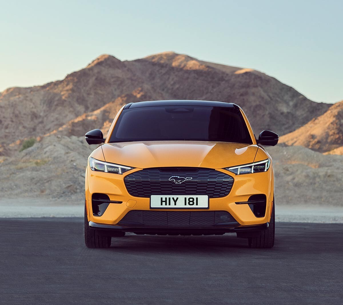 Pohled zepředu na Mustang Mach-E GT