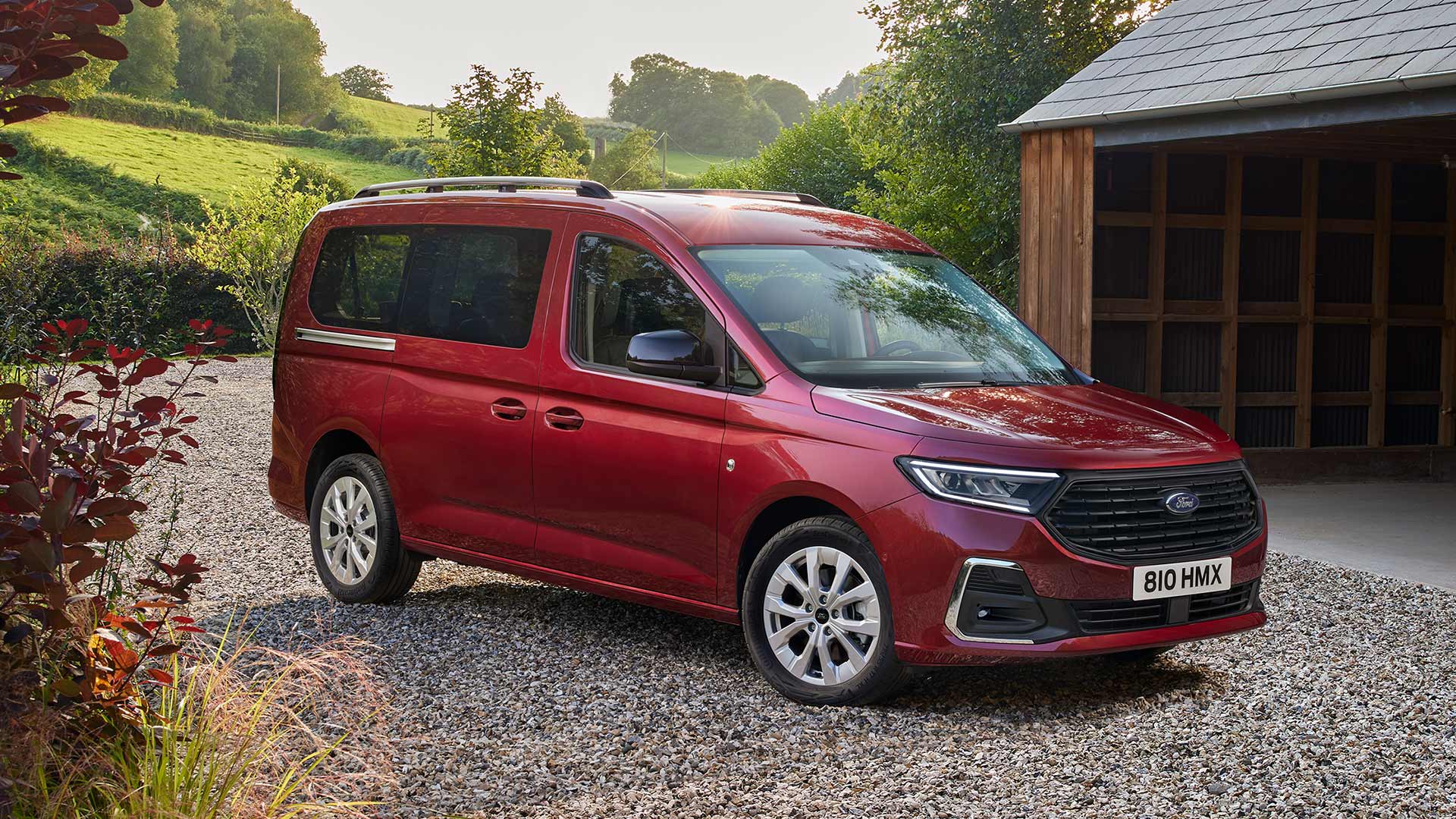 Ford Tourneo Connect Titanium přední šikmý pohled