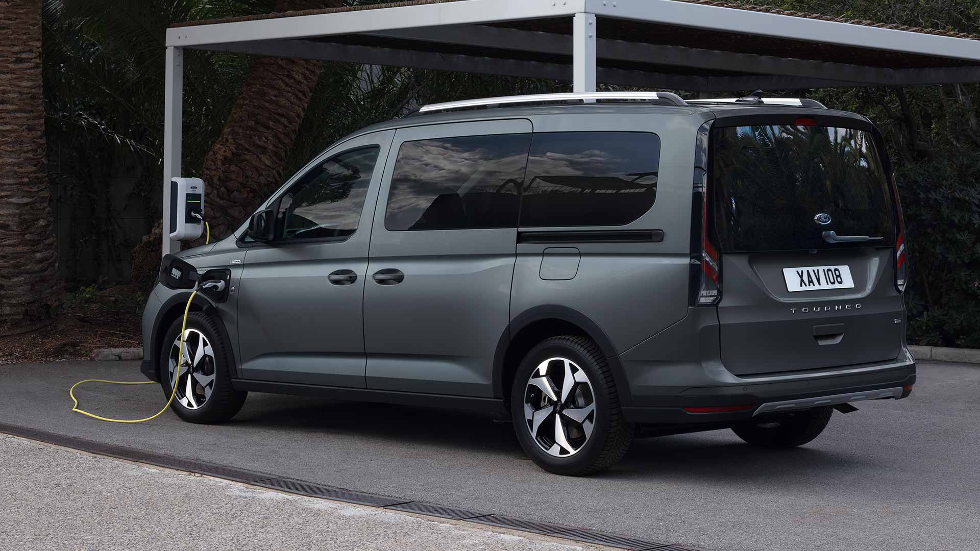 Ford Tourneo Connect zadní šikmý pohled