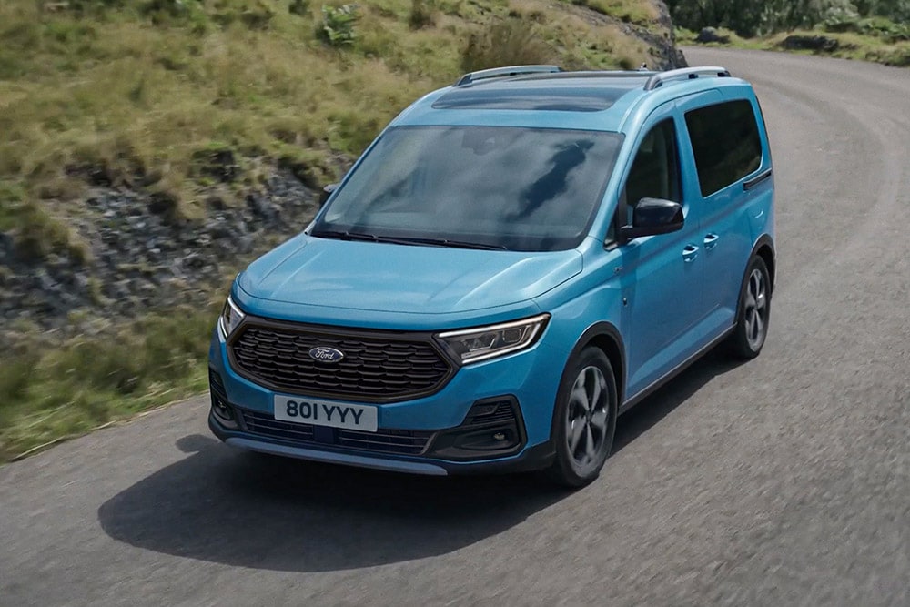 Ford Tourneo Connect pohled na přední masku