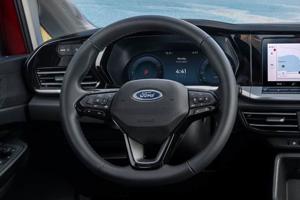 Ford Tourneo Connect pohled na místo řidiče