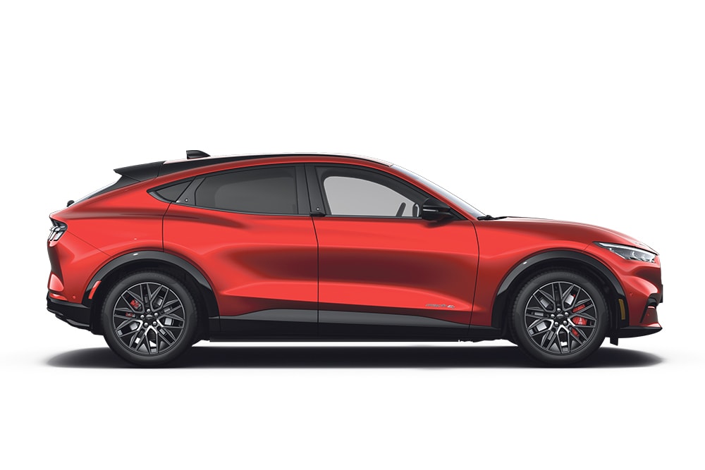 Červený Ford Mustang Mach-E, součást řady sportovních vozů Ford.