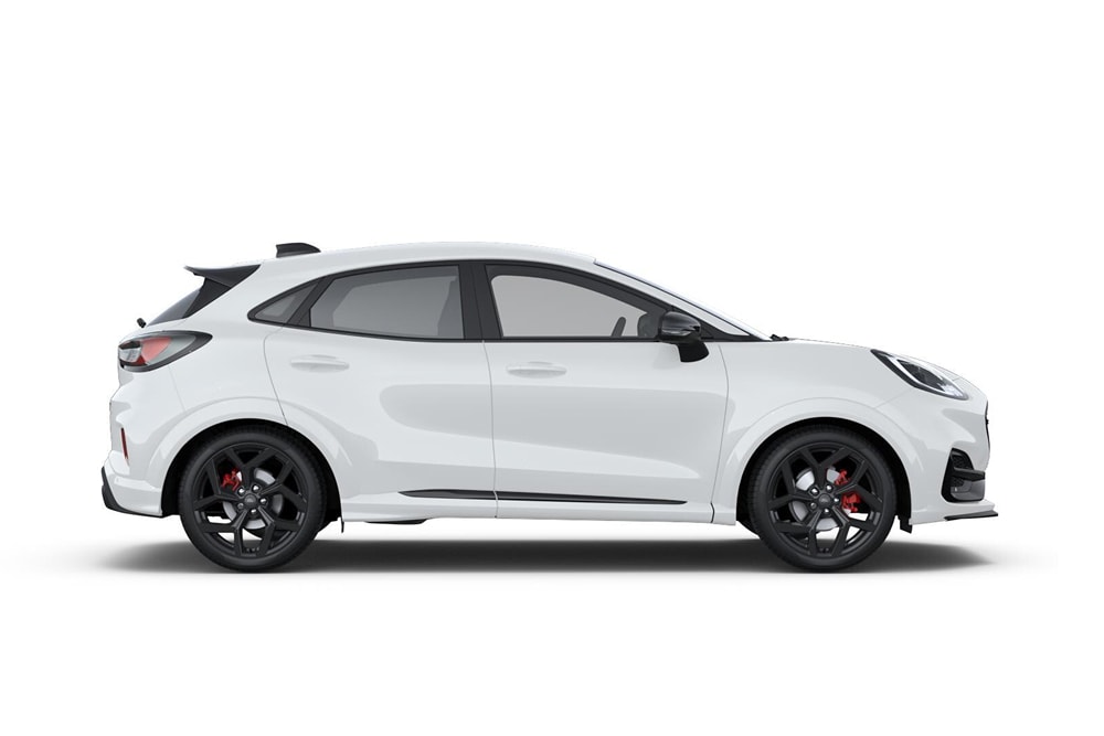 Bílá Puma ST z nabídky kompaktních vozů Ford.