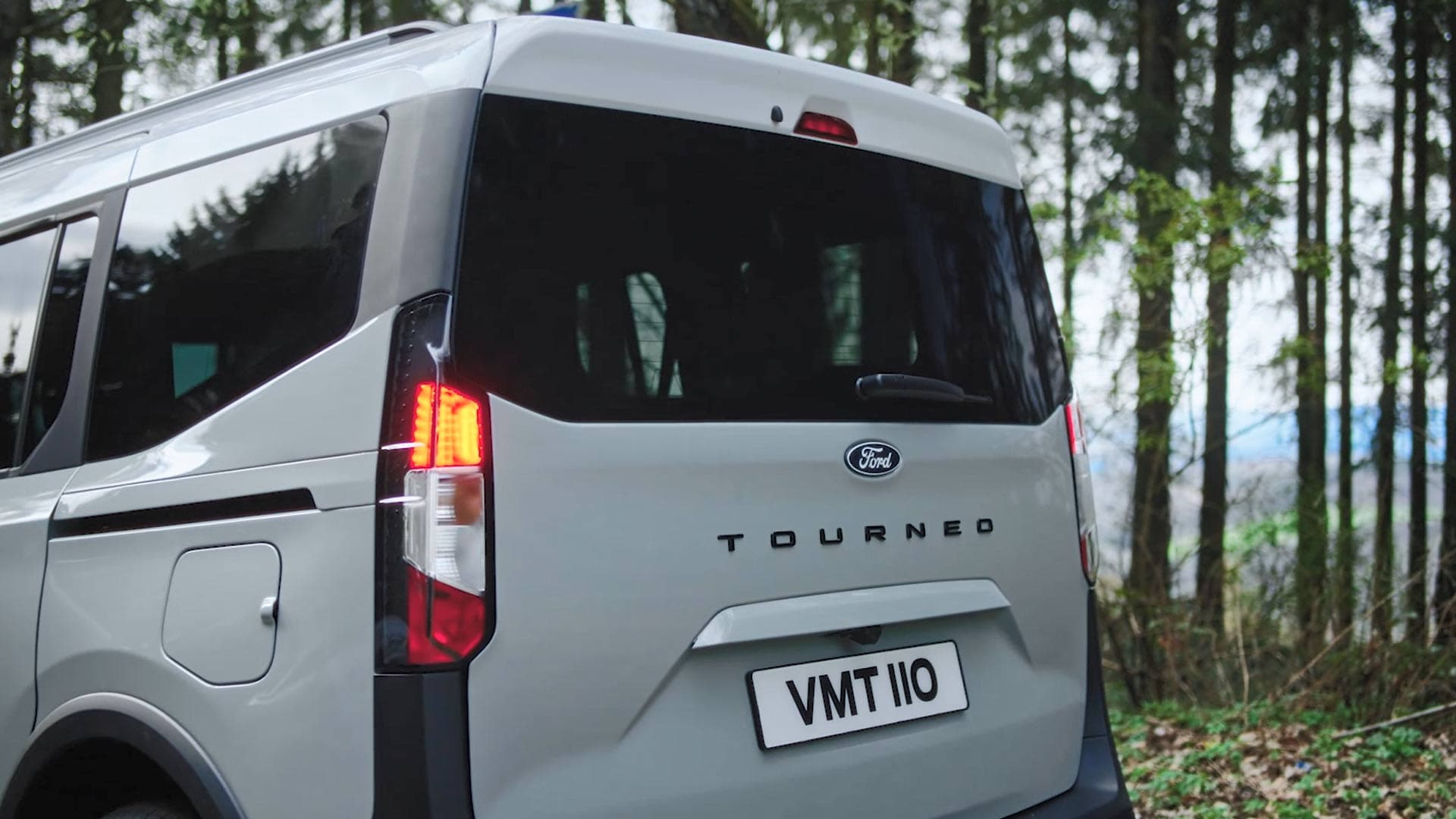 Ford E-Tourneo Courier Active zezadu