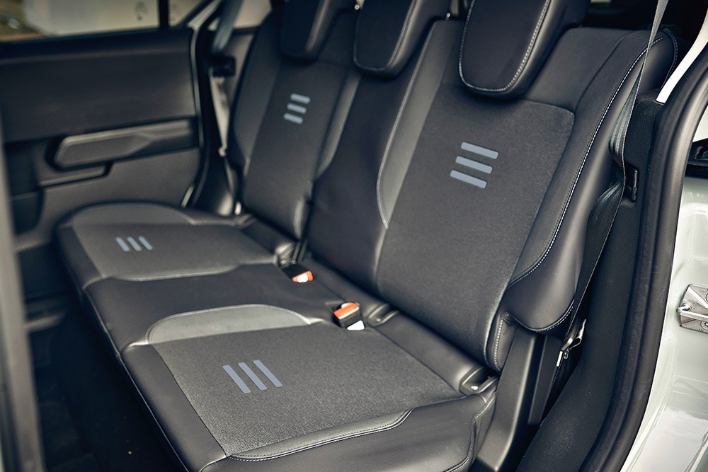 Ford E-Tourneo Courier Active zadní sedadla