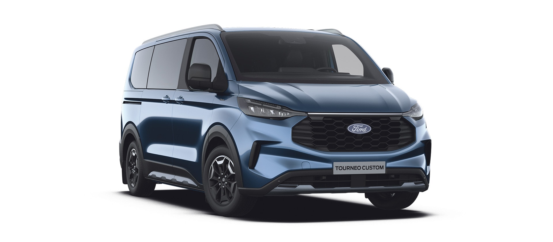 Modrý Ford Tourneo Custom Active stojí natočený levým předním rohem.