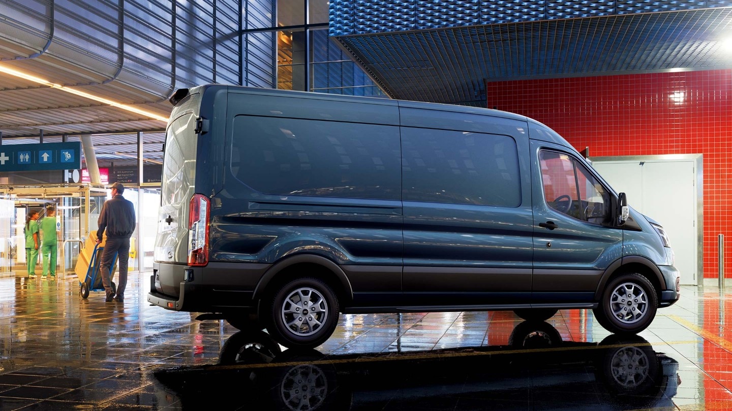 Ford E-Transit pohled z boku