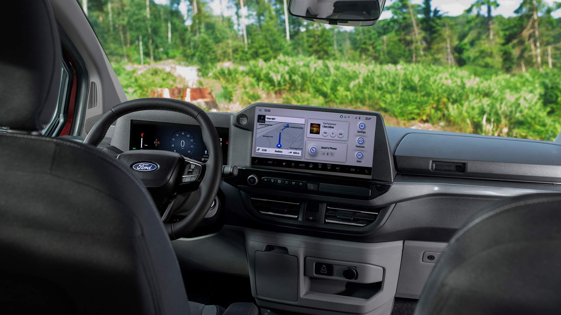 Volant, přístrojový štít a 13" dotyková obrazovka se SYNC 4 obytného vozu Ford Transit Custom Nugget.