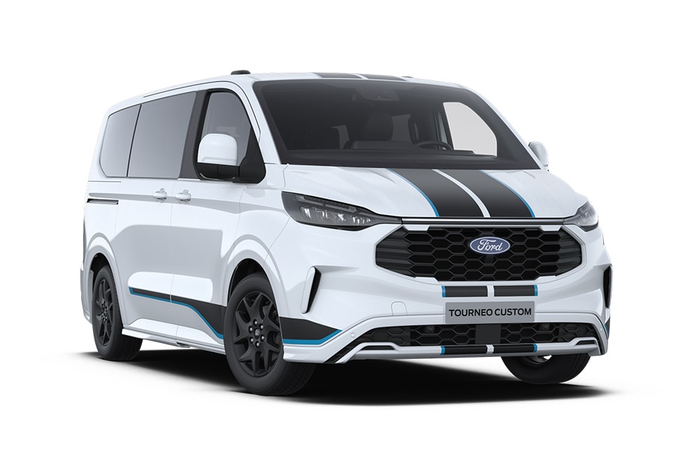 Pohled zleva zepředu na bílý Fordu Tourneo Custom Sport.