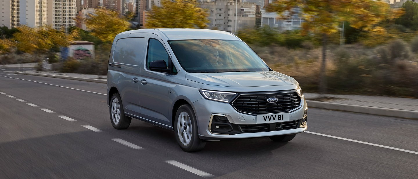 Nový Ford Transit Connect ve barvě stříbrná Stardust.