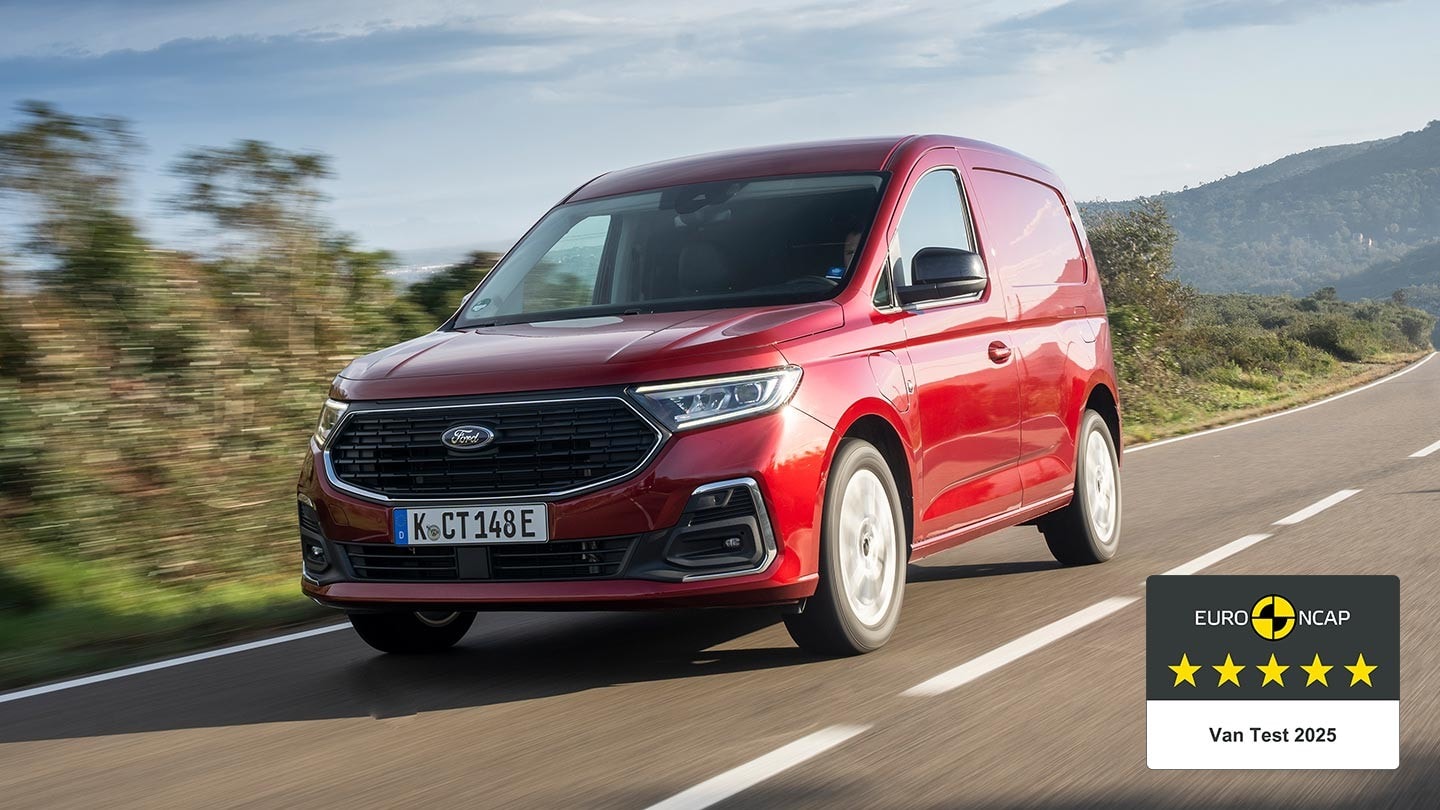 Ford Transit Connect v červené barvě