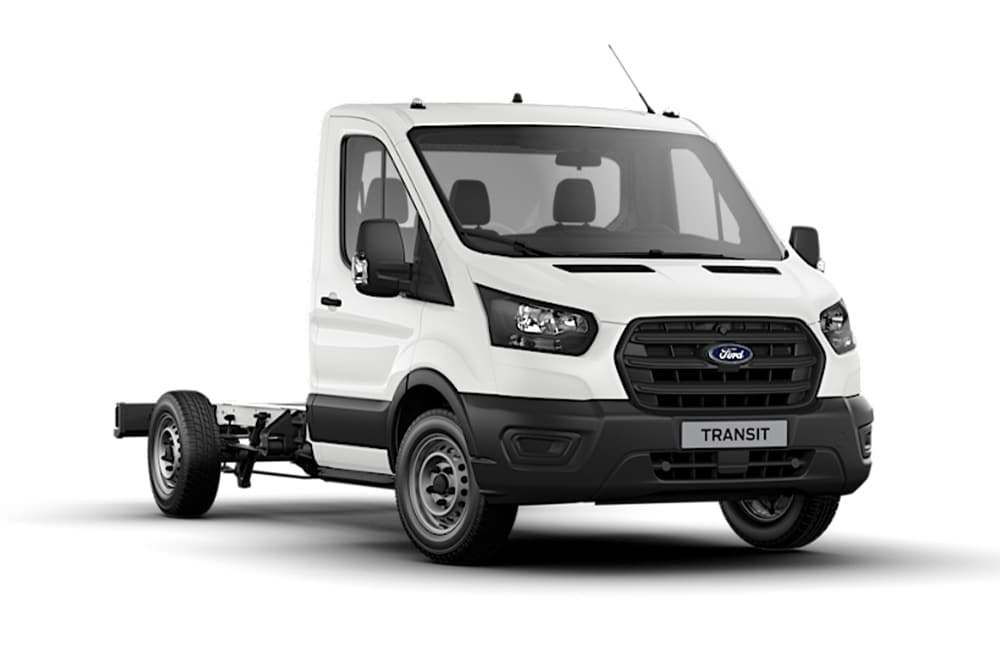 Bílý Ford Transit Podvozek s jednokabinou Base na bílém pozadí.