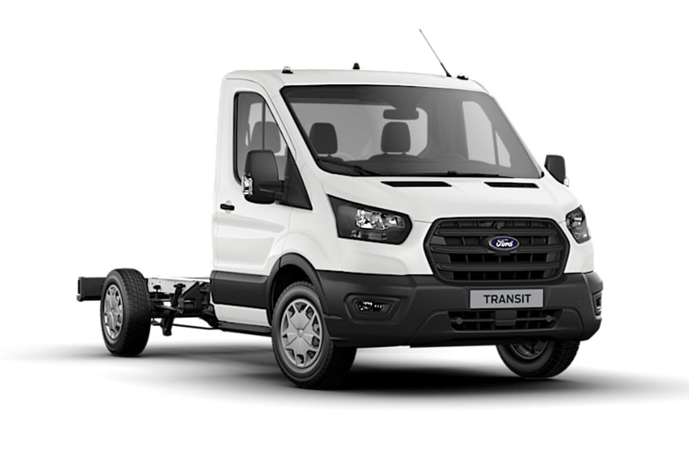 Bílý Ford Transit Podvozek s jednokabinou Trend na bílém pozadí.