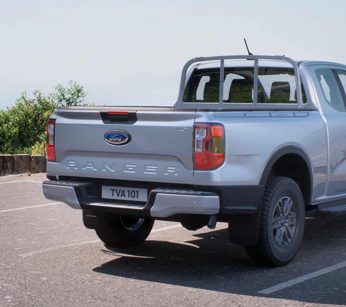 3/4 zadní pohled na Ford Ranger v barvě stříbrná Moondust