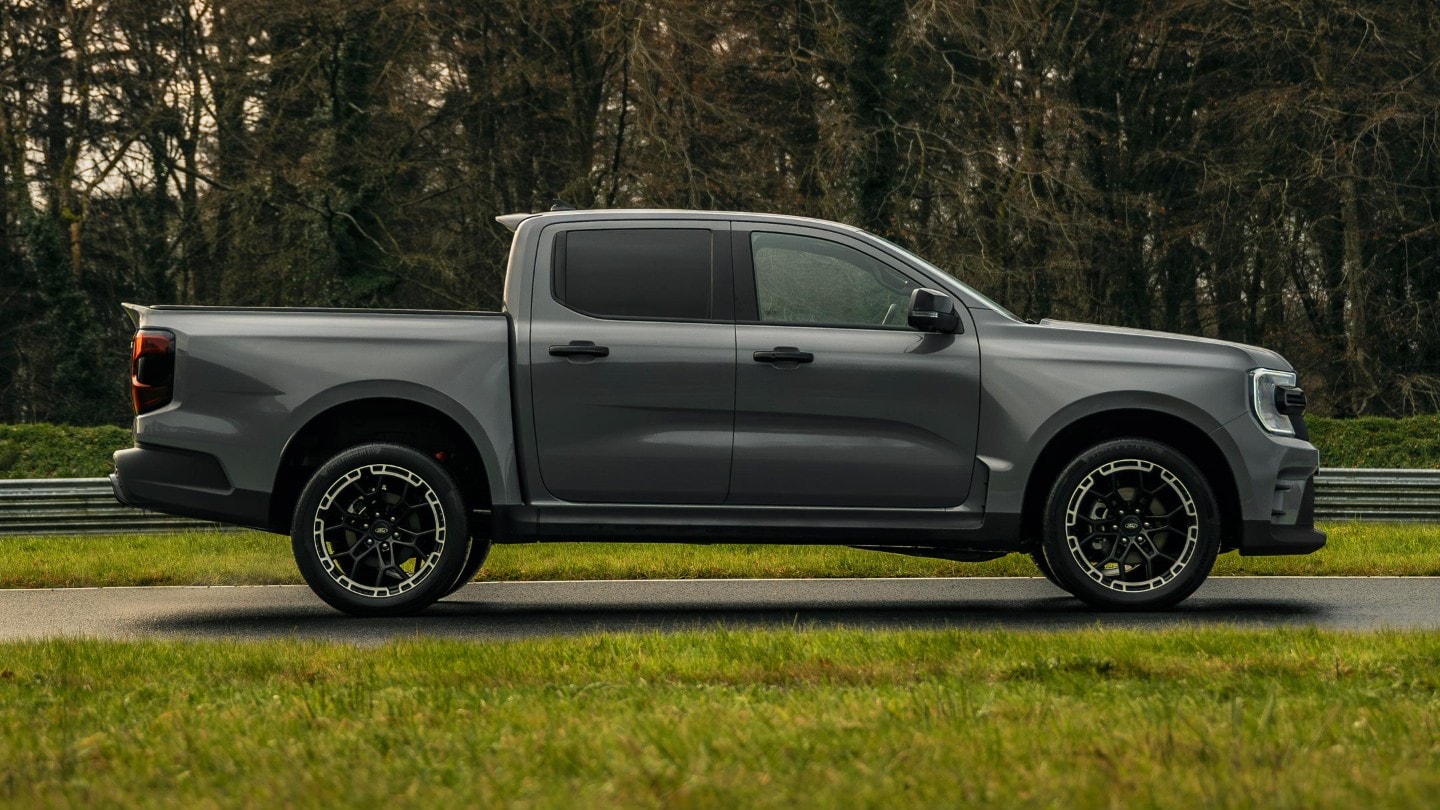 Ford Ranger MS-RT s nemetalickým lakem karoserie Šedá Conquer