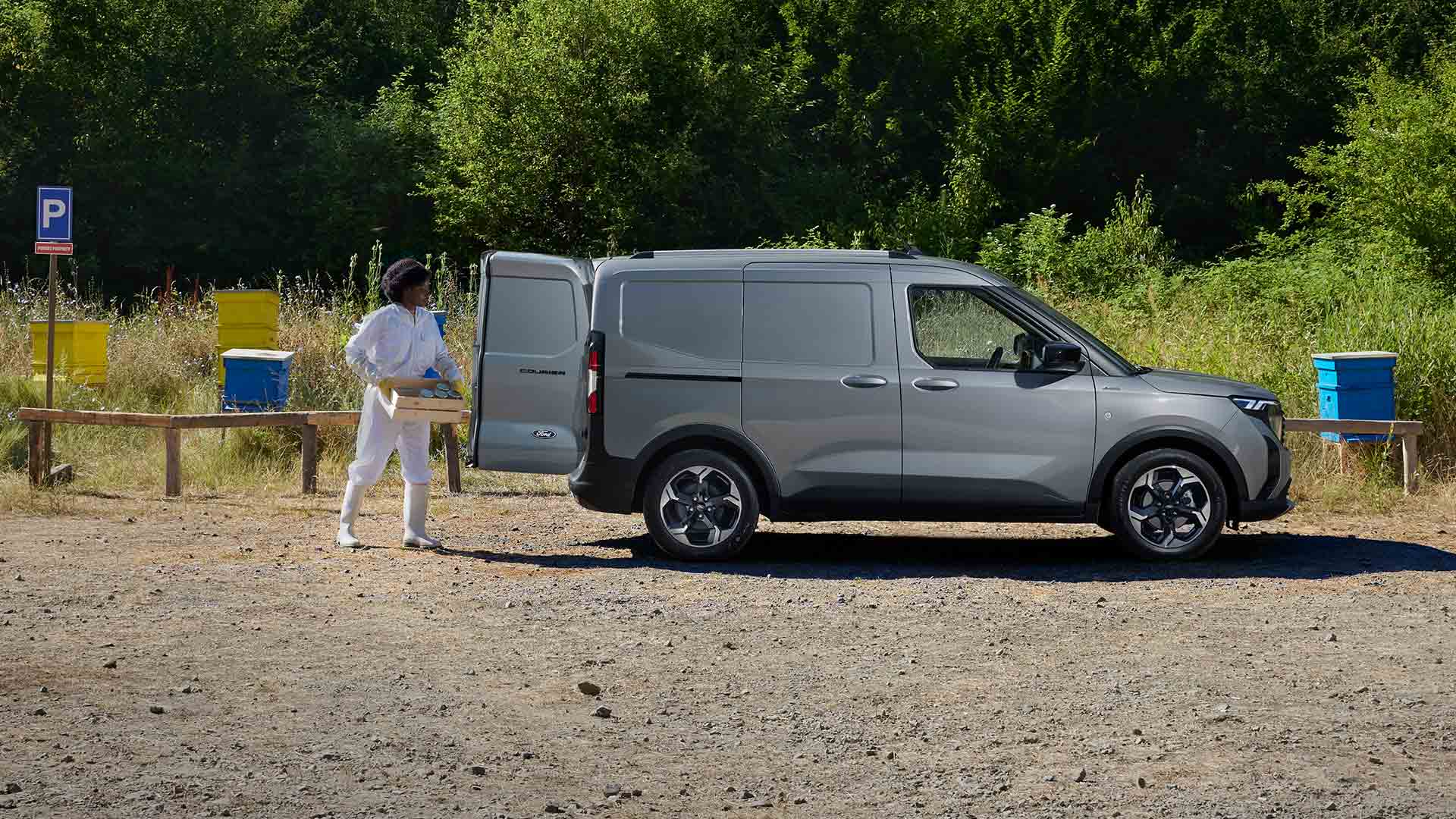 Nakládání vozu Transit Courier Van