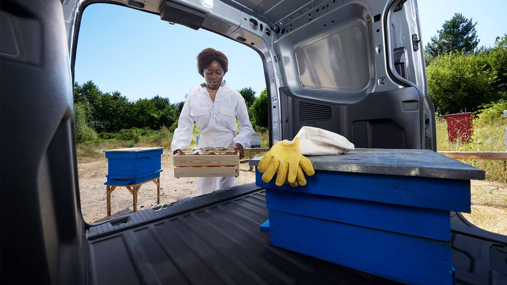 Nakládání vozu Transit Courier Van