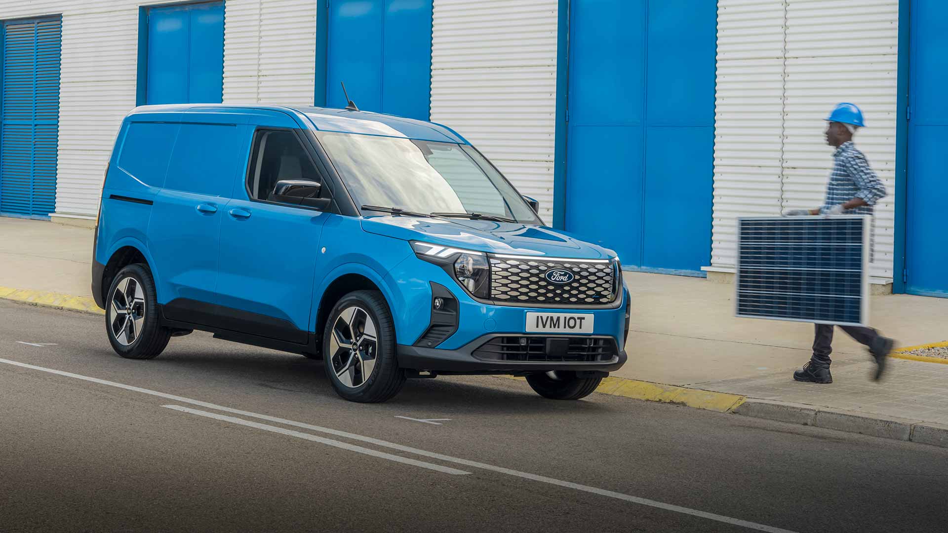 Ford E-Transit Courier v barvě modrá Digital Aqua