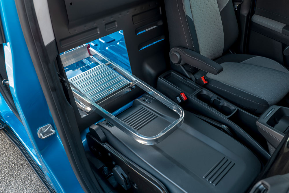 Ford E-Transit Courier průvlaková přepážka