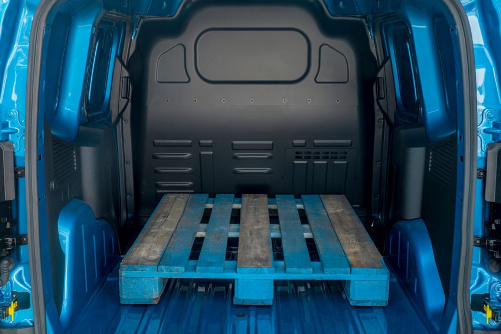 Ford E-Transit Courier nákladový prostor