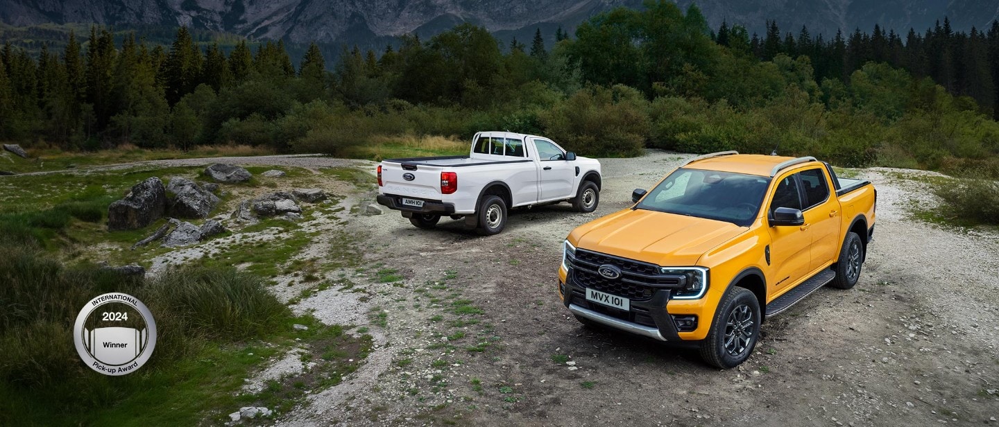 Zobrazený model je Ford Ranger s metalickým lakem karoserie oranžová Cyber a Ford Ranger s nemetalickým lakem bílá Frozen