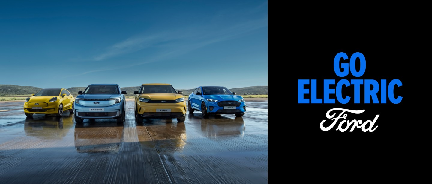 Zleva doprava: žlutý Ford Puma, světle modrý Ford Explorer EV, žlutý Ford Capri EV a modrý Ford Mustang Mach-E.